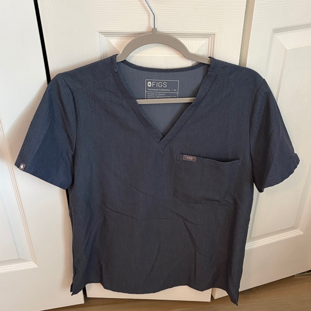 Figs top scrub size medium